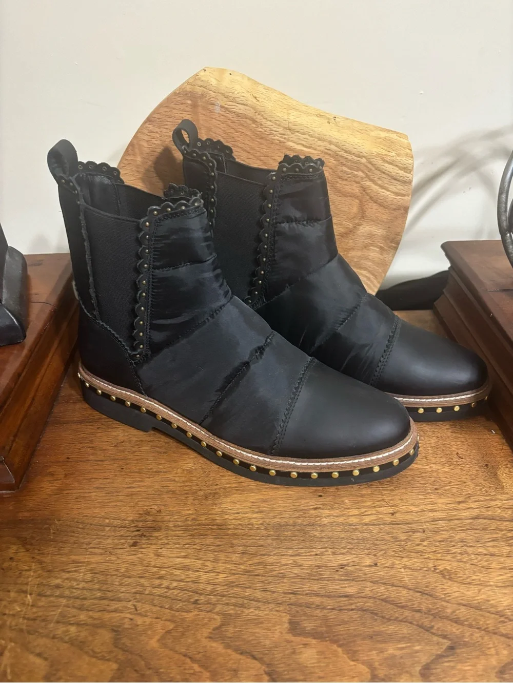 Free People Black Quilted Chelsea Ankle Boots Studded Trim EU 39 US 8.5 ‎ / 9